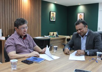 Secretário Fábio Abreu assina contrato para reforma de 37 escritórios regionais da Sada e Adapi distribuídos no Piauí