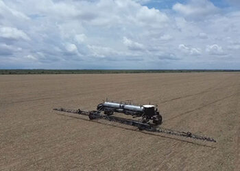Maior pulverizador inicia teste de campo