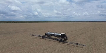 Maior pulverizador inicia teste de campo
